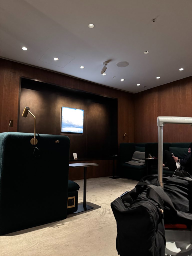 A Traveler's Guide to Qatar Airways' A350-1000 Qsuite Experience
