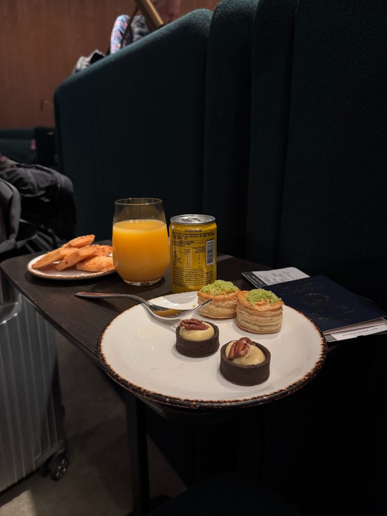 A Traveler's Guide to Qatar Airways' A350-1000 Qsuite Experience

