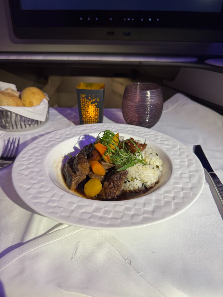 A Traveler's Guide to Qatar Airways' A350-1000 Qsuite Experience
