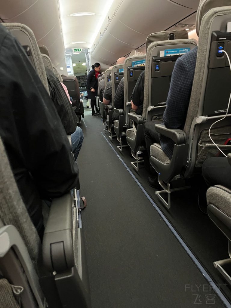 The Tiny Airport That Surprised Me: Qantas Economy Hobart to Melbourne
