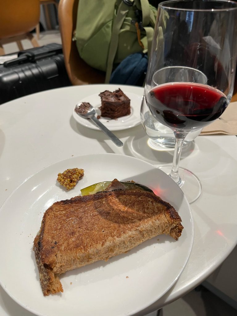The Tiny Airport That Surprised Me: Qantas Economy Hobart to Melbourne
