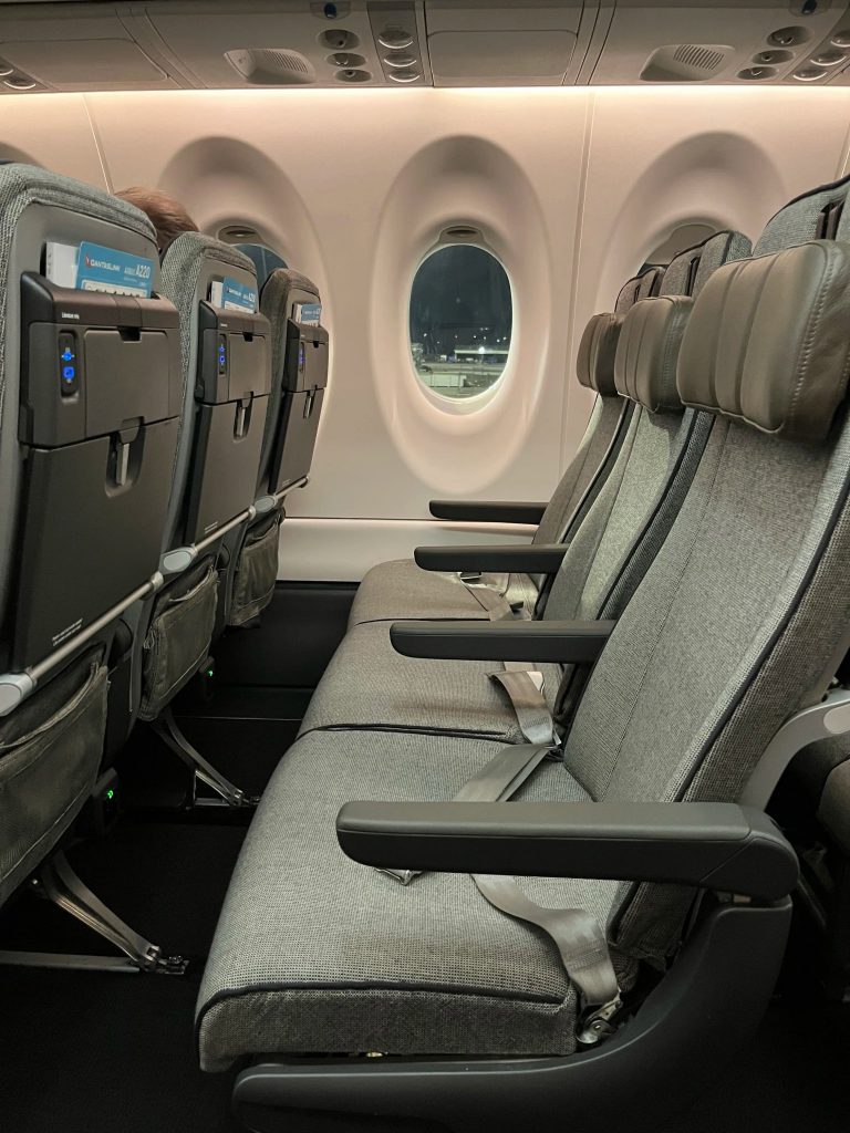 The Tiny Airport That Surprised Me: Qantas Economy Hobart to Melbourne
